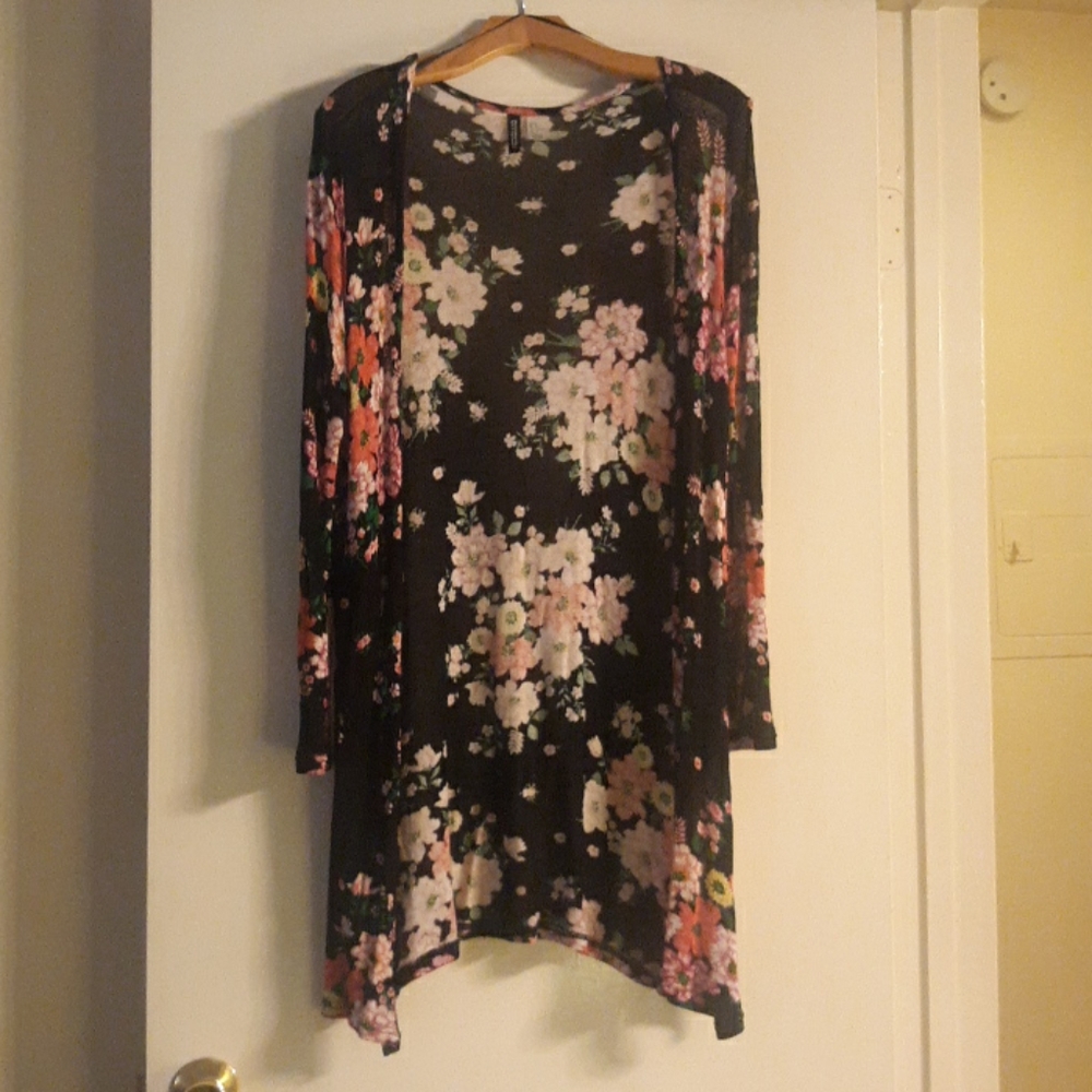 FREE 💙 Floral Long sleeve Sweater